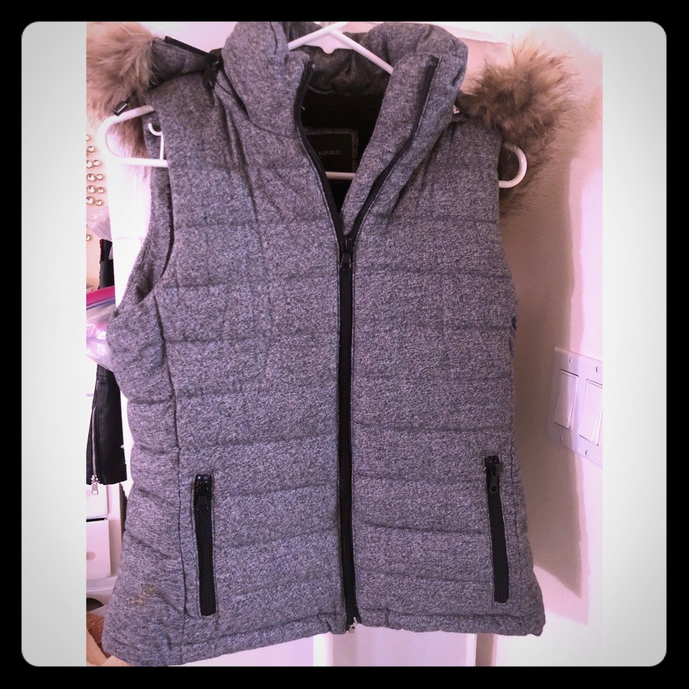 Banana republic puffy vest with fur hood